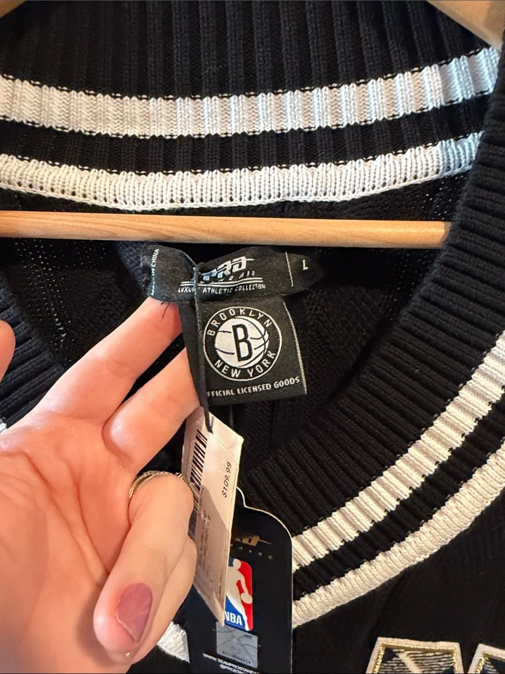 Pro Standard L NBA Brooklyn Nets Black Preppy/Varsity Cable Knit V-Neck Sweater